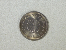 1976年/昭和51年！昭和天皇御在位50年記念100円硬貨　未使用_画像2