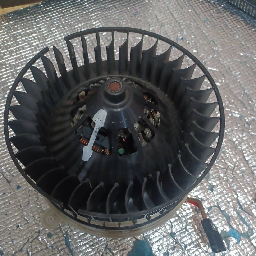 ジャンク ベンツ W210 ブロアファン145.60010 2108206210