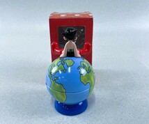 希少品　鉄腕アトム　地球型缶ケース お茶の水博士　フィギュア　33番_画像2