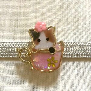 No.178 帯留め　猫ちゃんのティータイム　桜ティー　三毛猫　ハンドメイド