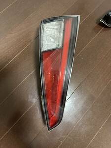 6 　4500円〜現状品　TOYOTA トヨタ　プリウス　50系　前期　ZVW50　左　純正　テールランプ　下側　81590ー47020　点灯確認済み　