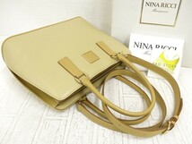 NINA RICCI ニナ リッチ◆カーフ レザー 本革◆2way ハンド ショルダー バッグ◆ライトベージュ G金具◆超美品◆ロゴ型押し◆N7233_画像2