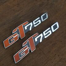 スズキ 純正サイドカバーエンブレム GT185 GT250 GT380 GT550 GT750 中古品_画像1