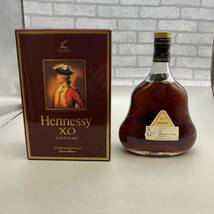 【酒A-3】未開栓 Hennessy ヘネシー X.O ブランデー COGNAC コニャック 内容量700ml ゴールドキャップ 総重量1469g 箱付き アルコール_画像3