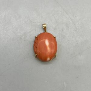 【Q-137】ペンダントトップ 珊瑚 アクセサリー ネックレス 宝石 サンゴ コーラル サイズ18.3mm×22.8mm 総重量 6.2g K18 刻印 花彫刻