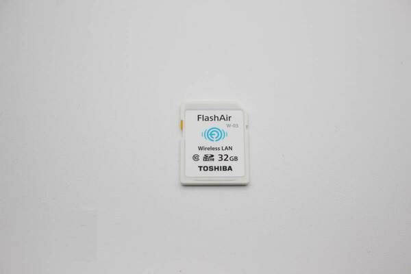 送料無料◆TOSHIBA FlashAir WiFi搭載SDカード 32GB W-03◆-01