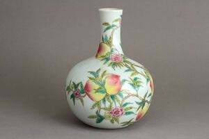 【古】537 呉能　景徳鎮粉彩桃紋天球瓶　時代　唐物　唐物 中国 中国美術 花器 花瓶 