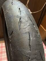 中古MCタイヤ 2022年製造 BRIDGESTONE BATTLAX RACING R11 MEDIUM 110/70R17 ブリヂストン バトラックス レーシング 110 70 17 2022 K4530_画像3