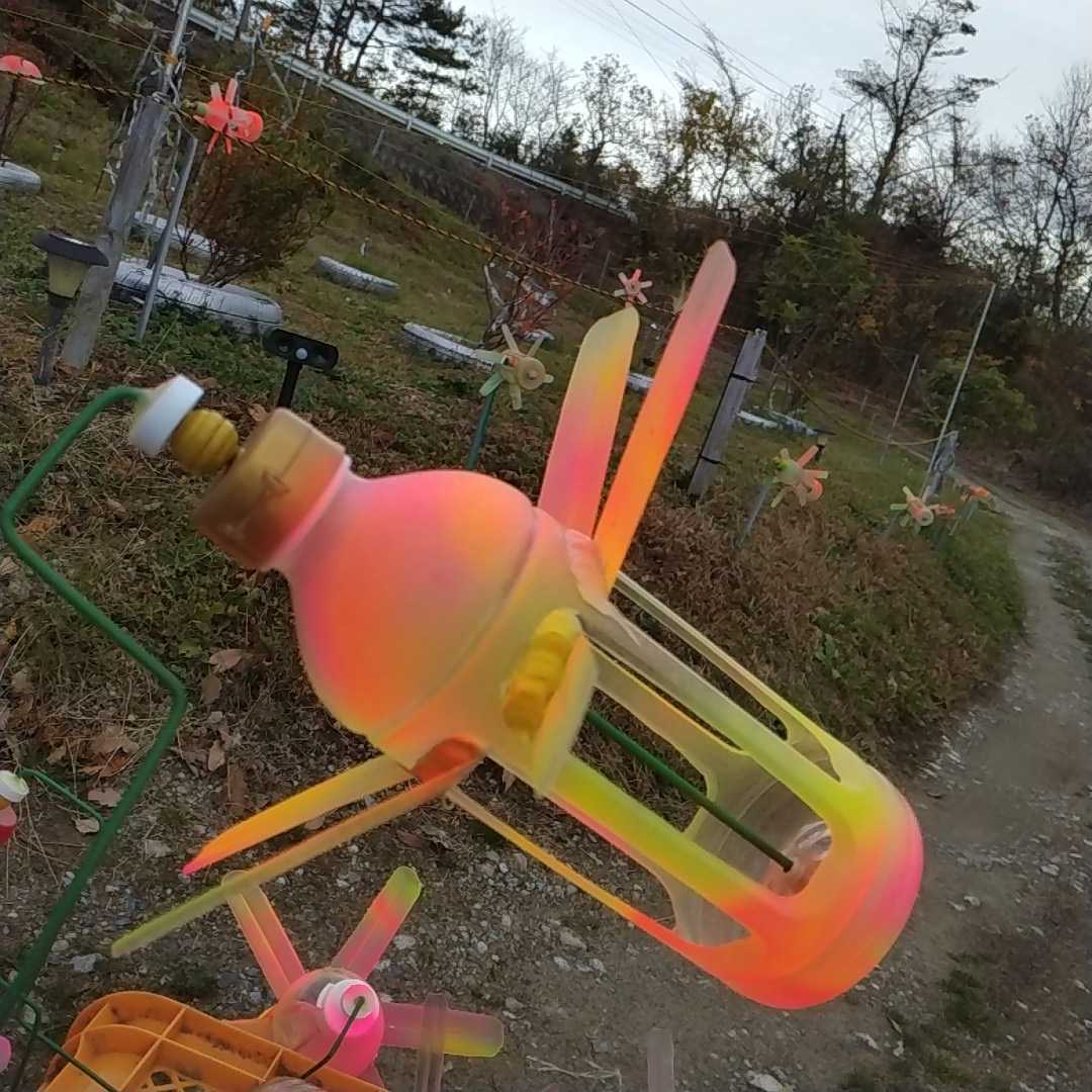 手工塑料瓶风车(加固耐用) 驱鼹鼠 驱鸟 涂山水荧光漆 后面的风车5个, 6年前的物品优先取货, 手工作品, 内部的, 杂货, 装饰品, 目的