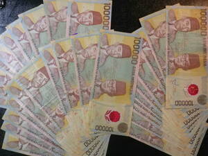 インドネシア 1999年 ポリマ- 100000Rupiah 計300万ルピア 流通紙幣 並品～美品 （6枚小さくメモあり）