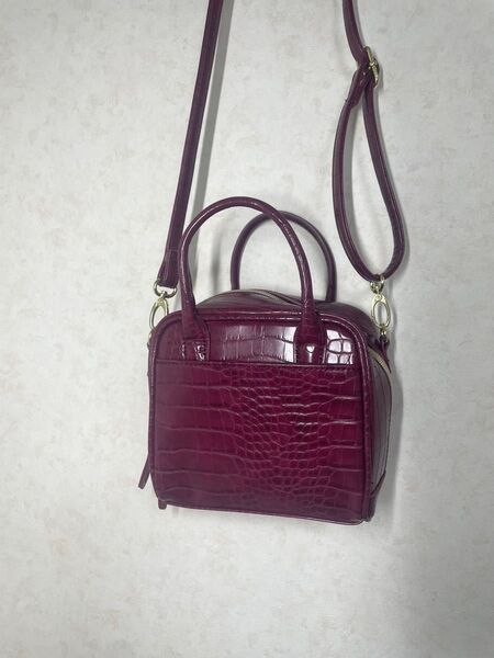 GU shoulder bag