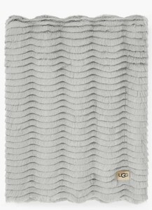 US正規　日本未発売　UGG Cayden Faux Fur Throw Blanket　高級ブランケット　LAから最新本物をお届けします!!　インテリアに