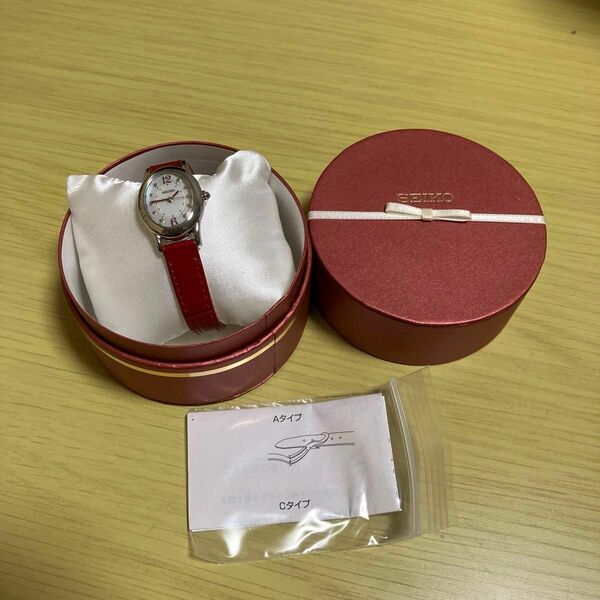 腕時計 レディース　セイコー　SEIKO　箱　赤　レッド