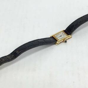 動作品 Cartier 腕時計 ミニタンク 1360 クォーツ 18K 18金 イエローゴールド 白文字盤 2針 黒ベルト レディース カルティエ の画像5