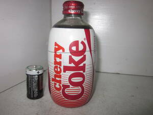 昭和レトロ　超レア物 コカ・コーラ チェリ－コーク ダルマボトル 未開栓 キャップ綺麗 中身入り 1980年代 富士コカ・コーラ cherry Coke