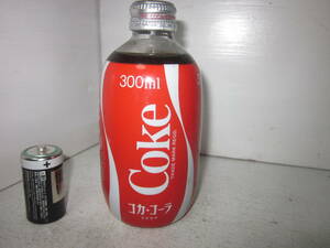昭和レトロ　超レア物　コカ・コーラ　ダルマボトル　３００ｍｌ未開栓　キャップ綺麗　中身入り　ガラス瓶　1980年代　富士コカ・コーラ
