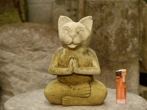 ヨガネコの石像h20cm 坐禅猫　猫石像　猫の仏像　瞑想猫　ガーデンオブジェ　ガーデニング 0116