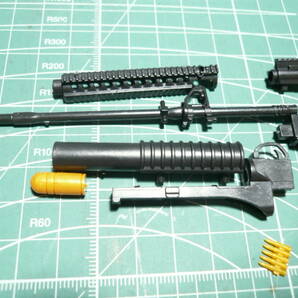 1/6 M16A4自動小銃 ミニチュアガン 組立式 ☆の画像4