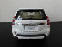 貴重　1/30 トヨタ 新型ランドクルーザープラド ランクル　PRADO 中期 非売品 カラーサンプル ミニカー　ホワイトパールクリスタルシャイン_画像6