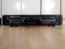 ★01 完動美品 MD稼働時間極少 TASCAM MD-CD1MK3 現行品2011年製 業務用MDLP/CD複合機 取説/電源コード/新品MD2個付 ★_画像4