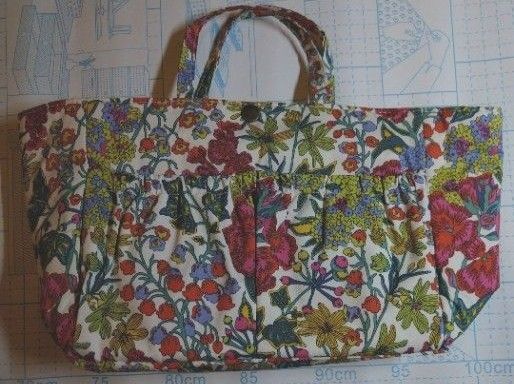 【値下げ中】INTERMODE Using LIBERTY ART FABRICS バッグインバッグ
