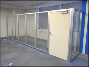 * secondhand goods * Manufacturers unknown?* glass partition * door attaching * clear partition *W900/5 sheets W800/1 sheets W700/1 sheets * door W1000/1 sheets 