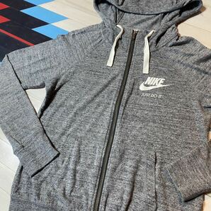 ★NIKE ナイキ フルジップ カットソー生地 パーカー レディースsizeM グレー ロゴ の画像1