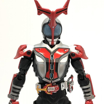 【中古】S.H.Figuarts 真骨彫製法 仮面ライダーカブト ハイパーフォーム 開封品[240097169779]_画像8