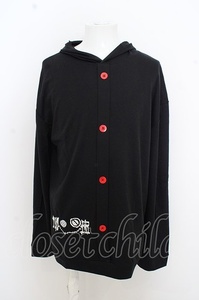 【SALE】NieR Clothing パーカー.WIDE SLEEVE PULLOVER HOODIE【RED BUTTON】 /ブラック/F O-23-08-09-015-Ni-to-IG-ZT411