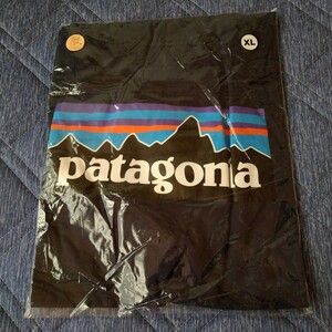 patagonia P-6ロゴ 定番半袖 バックプリント 海外XL 大きい 紺ネイビー