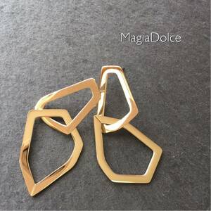 送料無料*MagiaDolce 5363●ステンレスピアス ダブルゴールドピアス フープピアス 大人かわいい アレルギー対応ピアス 抗アレルギーピアス