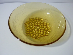 昭和レトロ アンバーガラスのブドウ模様の深皿 中古 長期保管品 管理ry0121