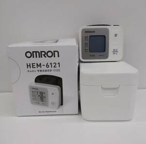 【Pkas-355】OMRON オムロン 手首式血圧計 HEM-6121 薄型カフ/ぴったり巻きチェック機能/収納ケース付 (動作確認済み)