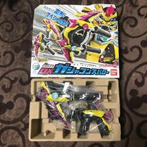 新同 DX ガシャコンスパロー 仮面ライダー エグゼイド 武器 変身ベルト おもちゃ ソード 剣 箱付き ゲーマドライバー 連動 レーザー ゲンム_画像1