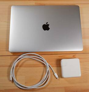 Apple MacBook Pro 2016 13インチ TouchBar Thunderbolt3(4ポート) 充放電回数34回 Core i7 3.3GHz 8GB 256GB シルバー 定価214,704円 USED