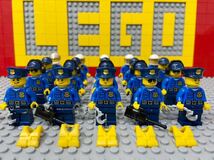 ☆ポリス☆ レゴ　ミニフィグ　大量20体　警察　警察官　機動隊　防弾チョッキ　( LEGO 人形 シティ 警察署 C11533_画像1