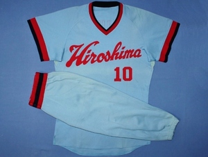  Hiroshima carp 10 road ...1980 yellow gold era actual use uniform top and bottom Japan one ream .. year 