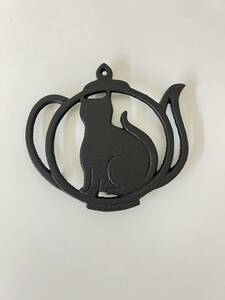  iron made [ cat. dishmat . type ] popular practical use miscellaneous goods dressing up pretty kitchen articles cookware 