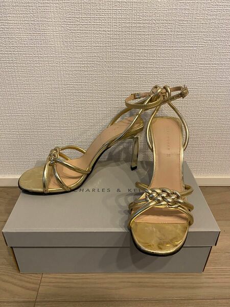 ZARA エナメルサンダル/size38