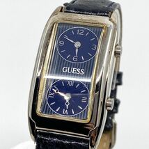 動作品 GUESS デュアルタイム 腕時計 スクエア クォーツ quartz ネイビー ゴールド 紺 金 ゲス Y300_画像4