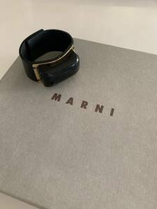 マルニ　レザー　ストーン付き　バングル　黒　ゴールド　MARNI ブレスレット　☆