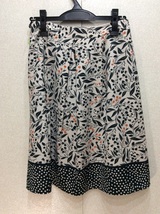 リフレクト オフ白×黒、オレンジ花柄スカート 裾ドット サイズ9_画像4