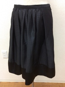 GRAYISH グレイッシュ 黒の地模様スカート うっすら幾何学タイルパターン すそ切り替え 日本製 サイズ38