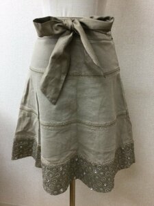 TO BE CHIC グレージュのスカート ベルト付き キラキラ飾り サイズ36