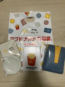 送料無料　マクドナルド　2024　福袋　ポテト加湿器　BRUNO　ブルーノ　ブランケット　コインポーチ　ミニプレート　加湿器　