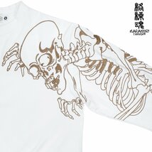 233113-10 からくり魂 絡繰魂 粋 クルーネック 長袖Tシャツ がしゃどくろ 和柄 刺繍 ロンT mens メンズ(ホワイト白) M 髑髏_画像6