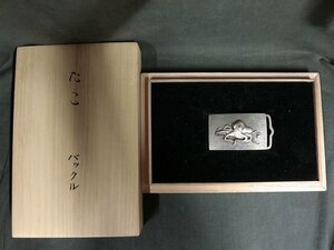 A0653 浅井盛征 昭和48年 細密金工彫金 たこ図 銀製 刻印有 ベルトバックル 計81g 共箱