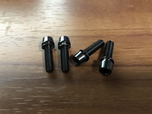 64チタンボルト Ｍ5×18mm ブラック ワッシャー付き 4本セット　新品未使用