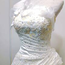 87【中古】Wedding Dress COLOR DRESS ウェディングドレス カラードレス FW998 オフホワイト 7-9 フラワーモチーフ ビジュー レース 現状品_画像2