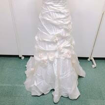 143【中古】Wedding Dress COLOR DRESS ウェディングドレス カラードレス FF257 オフホワイト 9T フラワーモチーフ ワンショルダー 現状品_画像4